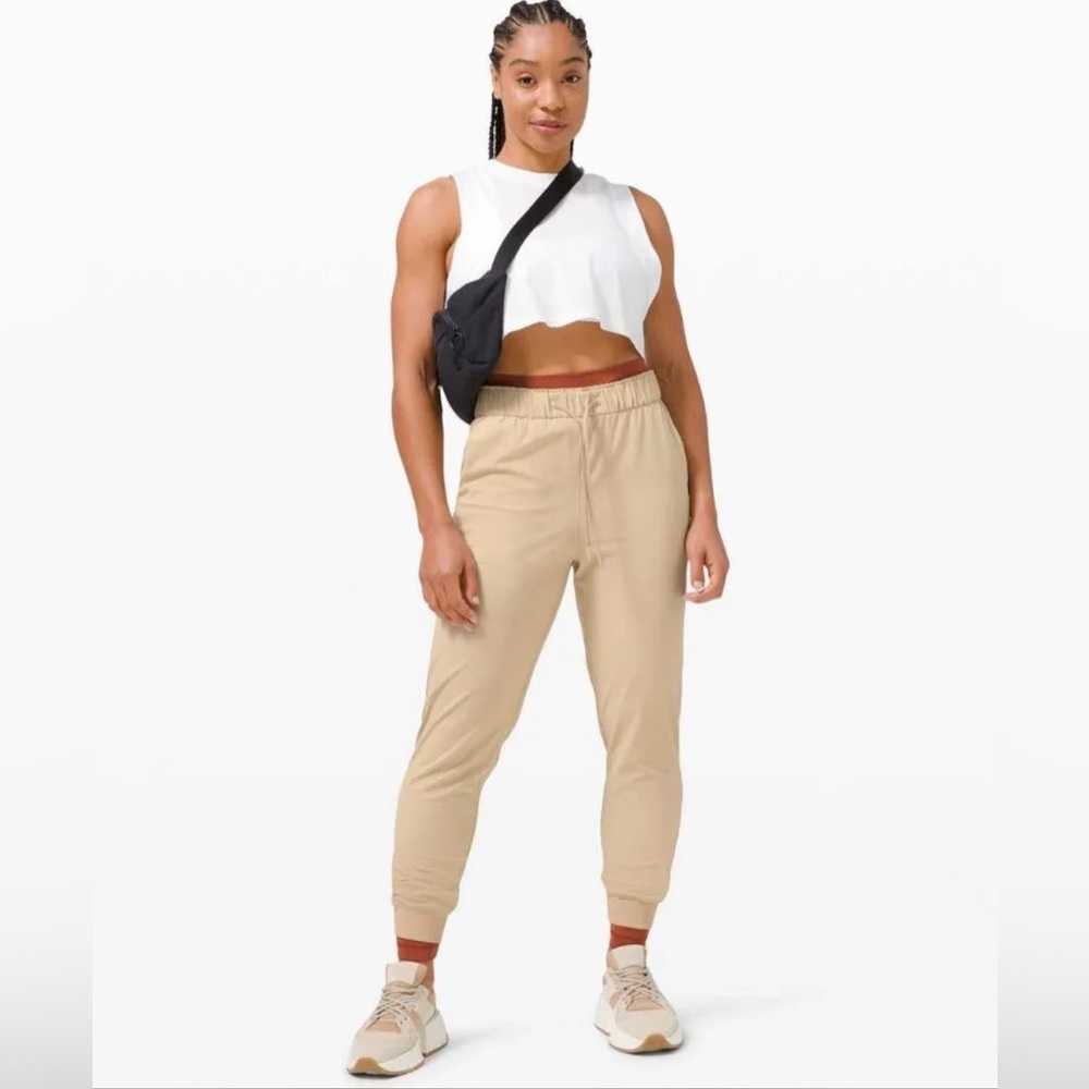 Lululemon Keep Moving Jogger Trench Size 2 Creme Athletic Running Hiking